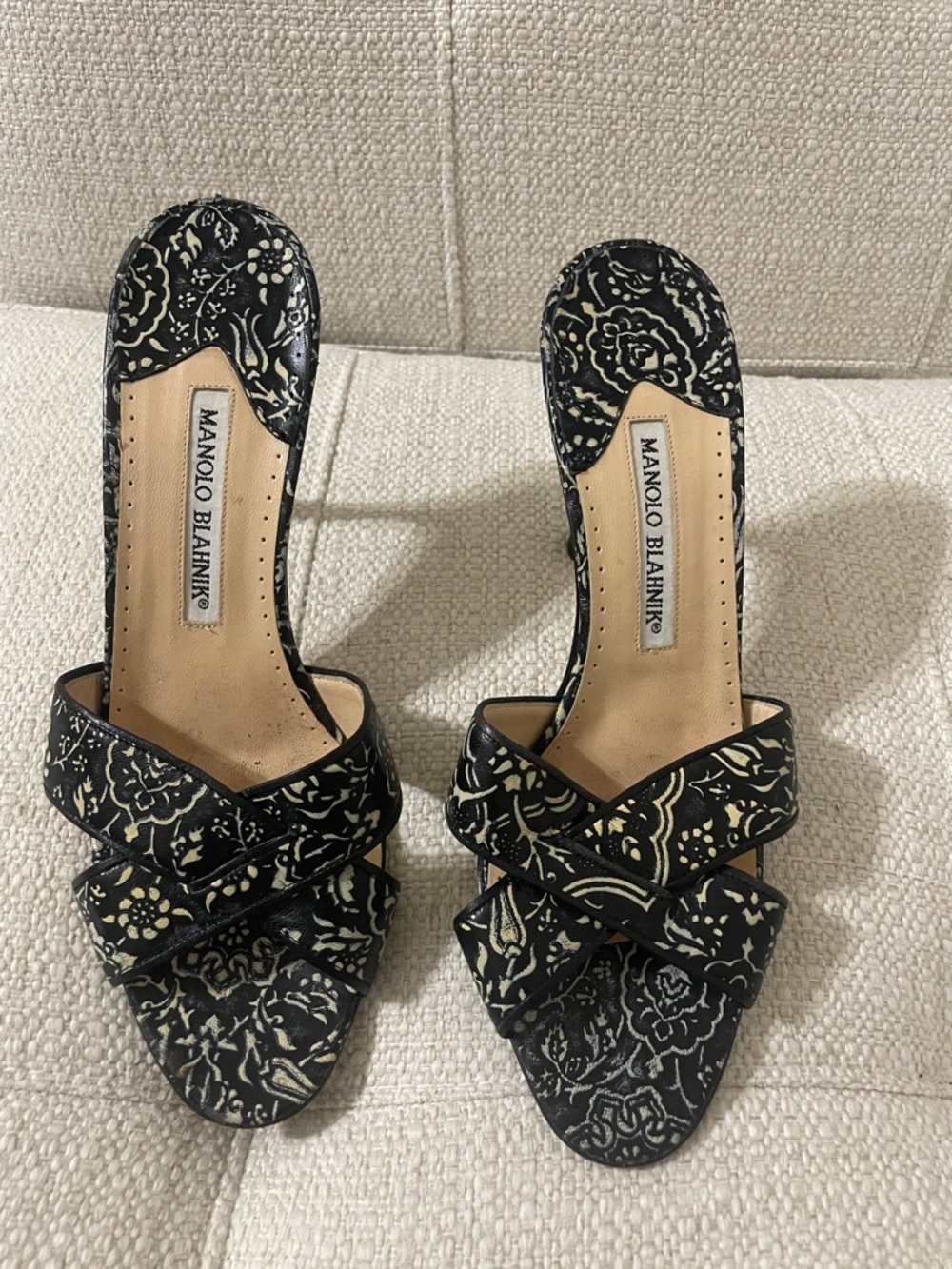 Manolo Blahnik Black & Cream Floral Pattern Slide Mules